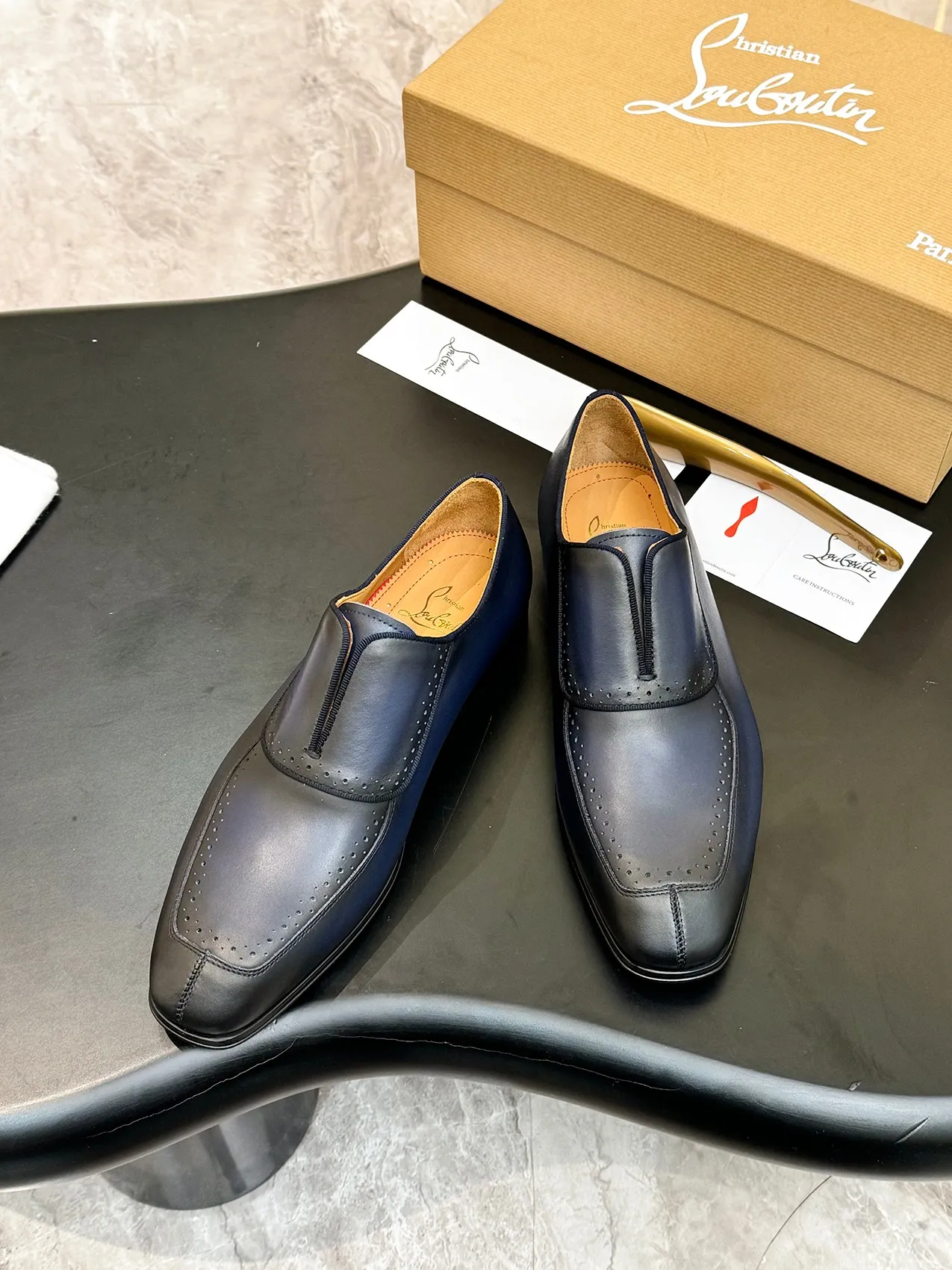 💰960 ••New real shots••CL～High-end men’s 👔Casual•loafers with red soles! ••🆑Genuine and top-quality goods from original orders ••✅💯 Purchase goods from top-quality original orders! Original imported patterned cowhide ➕Imported cowhide lining ➕Cowhide feet ➕Original leather outsole~🉑️Feel free to compare the authentic ones! Size: 39-44 (38.45.46.47 can be customized)